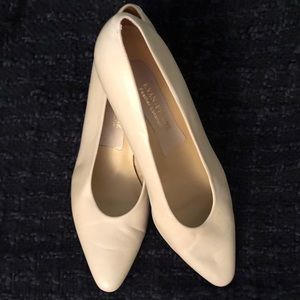 Evan Picone Vintage 90’s Ivory Leather Heels Made in Spain 10M